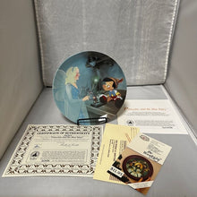 Cargar imagen en el visor de la galería, Walt Disney Pinocchio Collector&#39;s Plates by Edwin Knowles, Lot of 3
