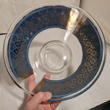 Cargar imagen en el visor de la galería, Culver MCM Blue and 22k Gold Seville Diamond Pattern Punch Bowl
