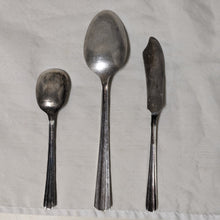 Load image into Gallery viewer, Wallace Brothers 1938 Roseanne Pattern Silverplate AA Flatware, Set of 44 Pieces
