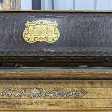 Cargar imagen en el visor de la galería, Hamilton 1904 Oak Neo-Classic Upright Piano
