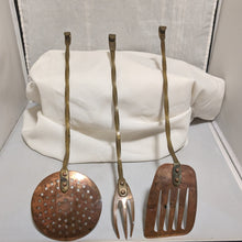 Cargar imagen en el visor de la galería, Copper with Twisted Brass Handle Hanging Kitchen Utensils, Set of 3
