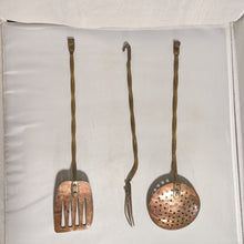 Cargar imagen en el visor de la galería, Copper with Twisted Brass Handle Hanging Kitchen Utensils, Set of 3
